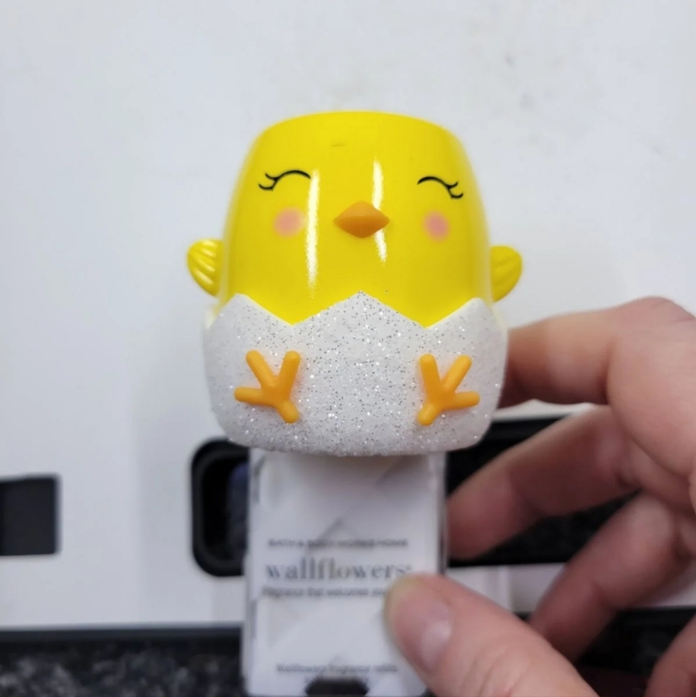 Bath and Body Works chick wallflower holder